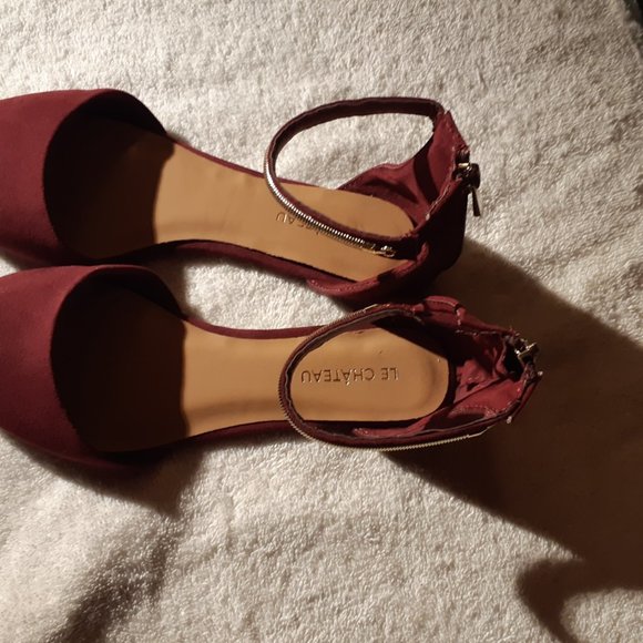 Le Chateau sandals size 6 burgundy faux suede flats excellent condition - Picture 2 of 5